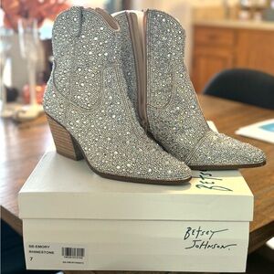 Cowgirl Boots only worn once